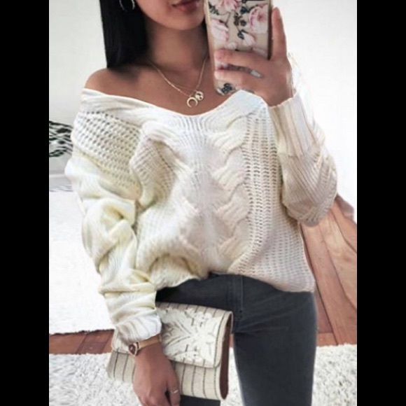 Gorgeous Knitted V-Neck With A Braided Design White Sweater - Picture 3 of 3